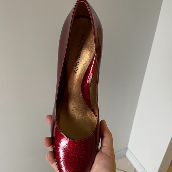 Arturo Chiang, US size 8.5W, red patent pumps - Picture 6 of 12